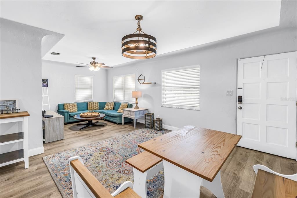 For Sale: $350,000 (3 beds, 1 baths, 1053 Square Feet)