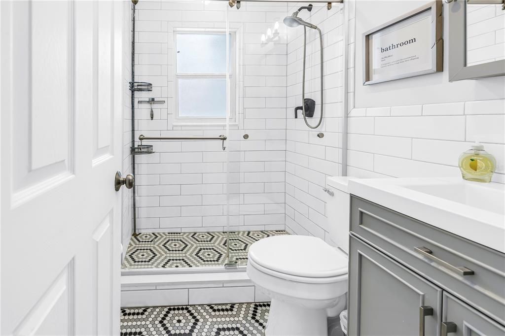 For Sale: $350,000 (3 beds, 1 baths, 1053 Square Feet)