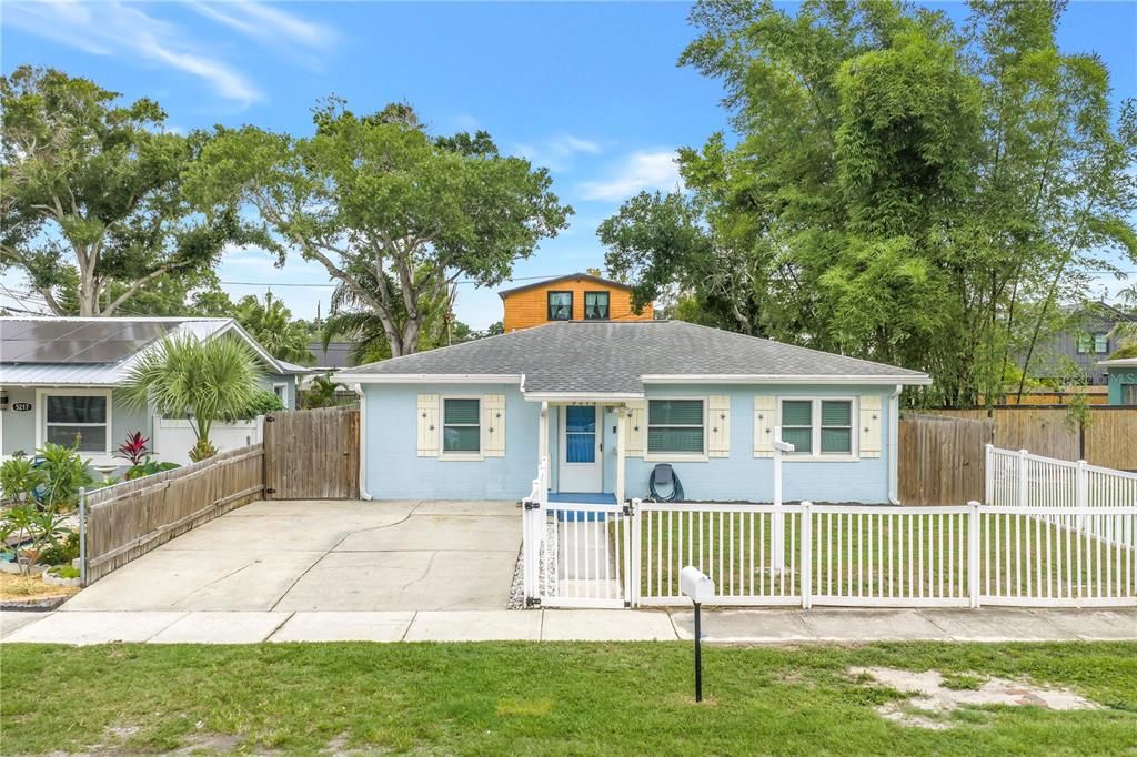 For Sale: $350,000 (3 beds, 1 baths, 1053 Square Feet)