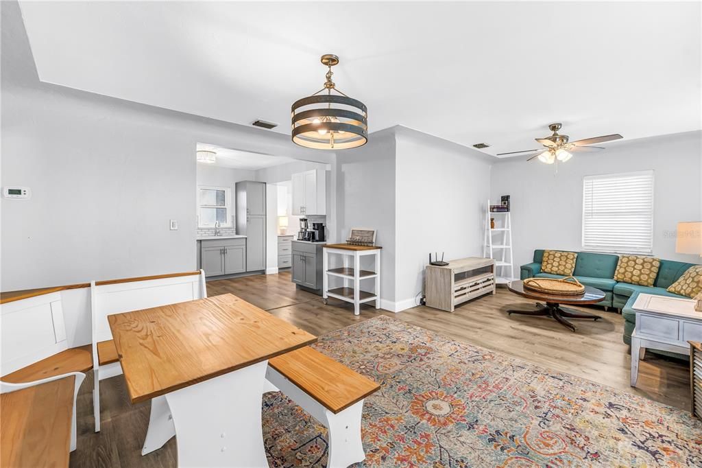 For Sale: $350,000 (3 beds, 1 baths, 1053 Square Feet)