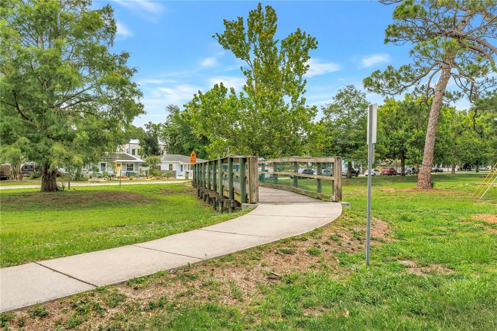 For Sale: $350,000 (3 beds, 1 baths, 1053 Square Feet)