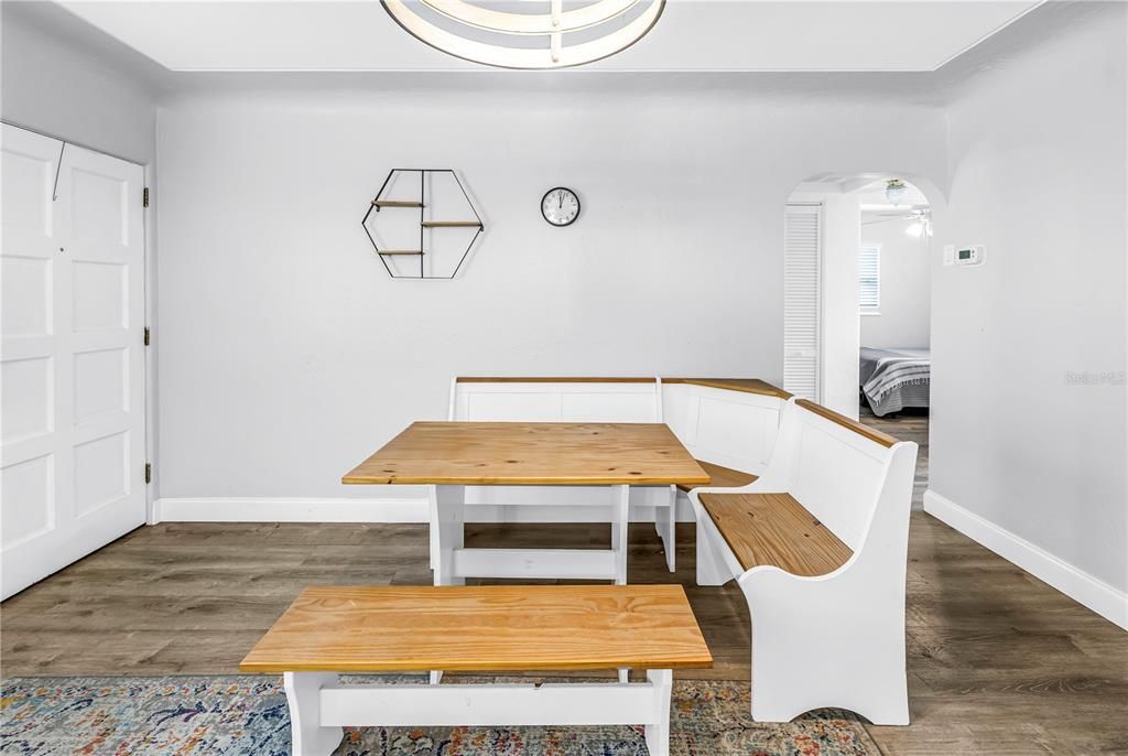 For Sale: $350,000 (3 beds, 1 baths, 1053 Square Feet)
