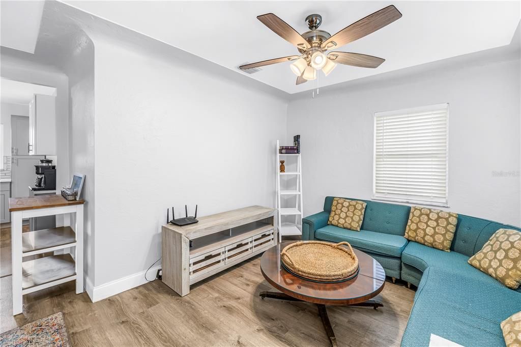 For Sale: $350,000 (3 beds, 1 baths, 1053 Square Feet)