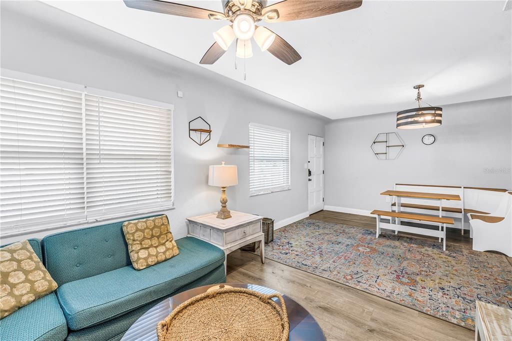 For Sale: $350,000 (3 beds, 1 baths, 1053 Square Feet)