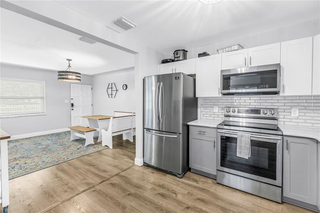 For Sale: $350,000 (3 beds, 1 baths, 1053 Square Feet)