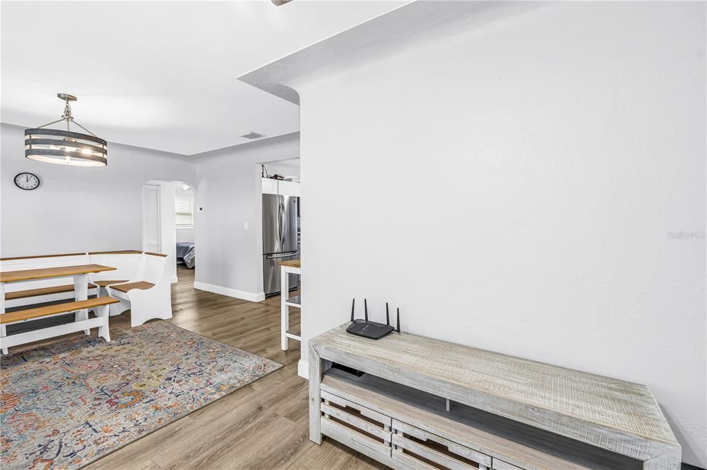 For Sale: $350,000 (3 beds, 1 baths, 1053 Square Feet)