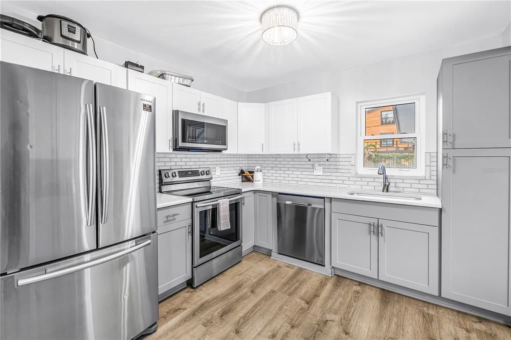 For Sale: $350,000 (3 beds, 1 baths, 1053 Square Feet)