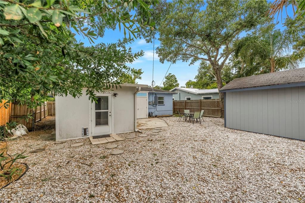 For Sale: $350,000 (3 beds, 1 baths, 1053 Square Feet)