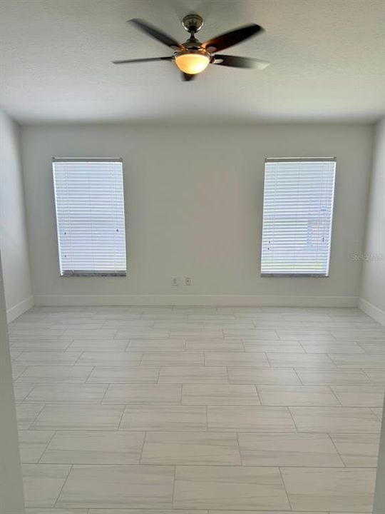 En Renta: $2,795 (4 camas, 2 baños, 1936 Pies cuadrados)