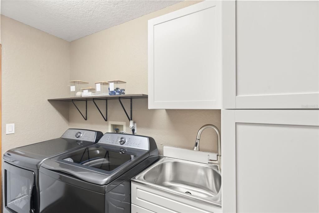 En Venta: $399,990 (3 camas, 2 baños, 2100 Pies cuadrados)