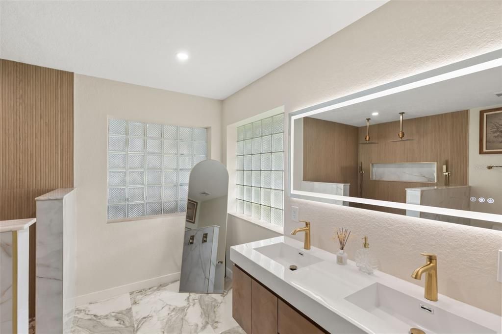 En Venta: $399,990 (3 camas, 2 baños, 2100 Pies cuadrados)
