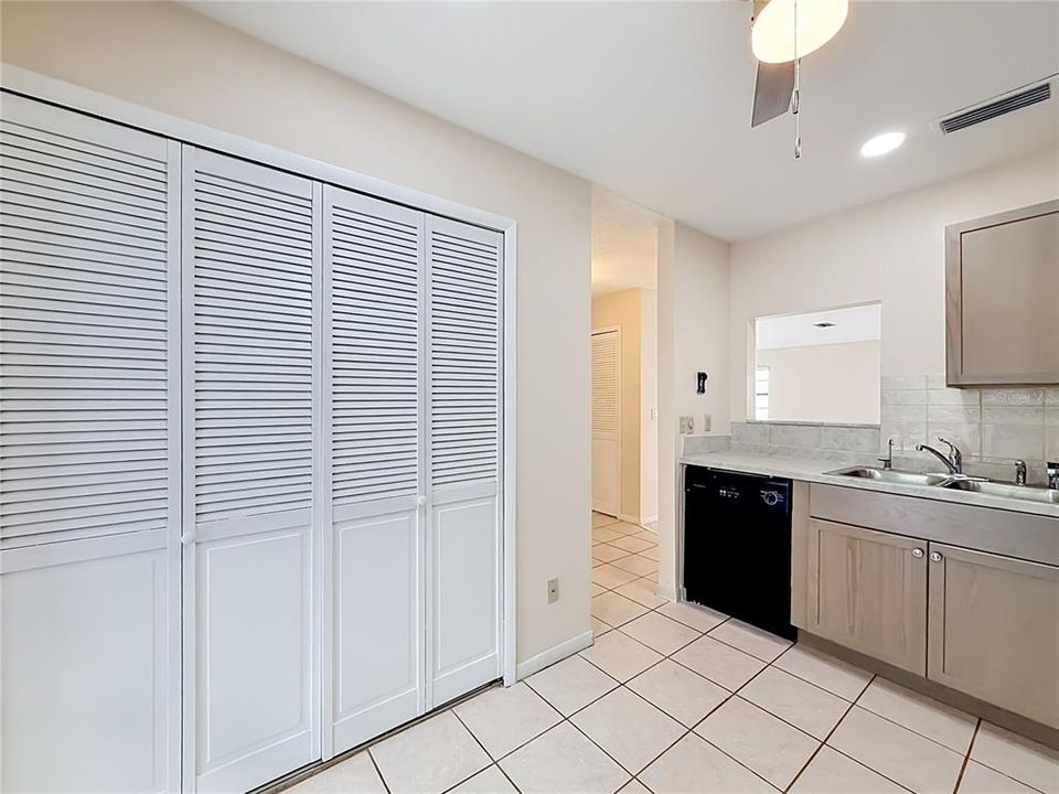 For Sale: $325,000 (2 beds, 2 baths, 1347 Square Feet)
