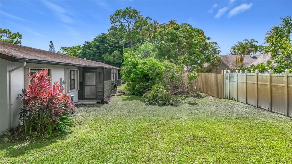 For Sale: $325,000 (2 beds, 2 baths, 1347 Square Feet)