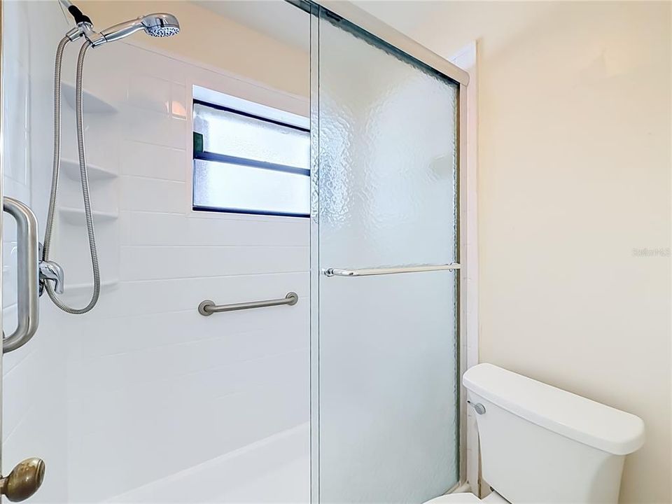 For Sale: $325,000 (2 beds, 2 baths, 1347 Square Feet)