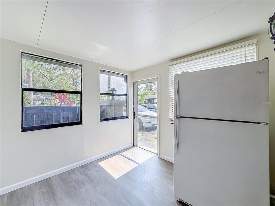 For Sale: $325,000 (2 beds, 2 baths, 1347 Square Feet)