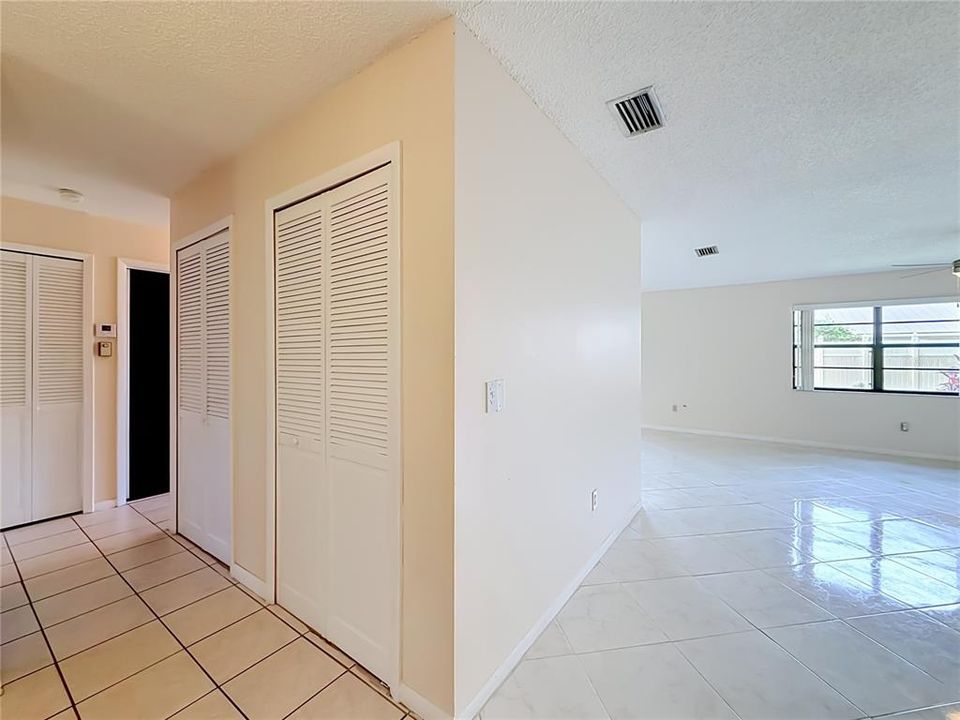 For Sale: $325,000 (2 beds, 2 baths, 1347 Square Feet)