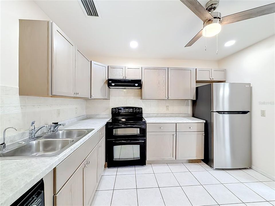For Sale: $325,000 (2 beds, 2 baths, 1347 Square Feet)