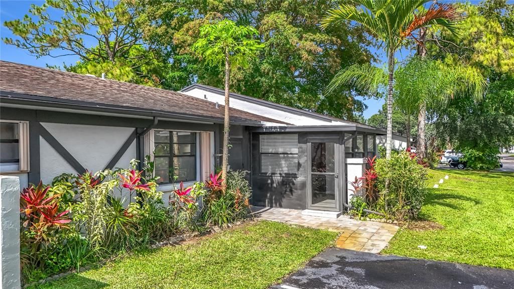 For Sale: $325,000 (2 beds, 2 baths, 1347 Square Feet)