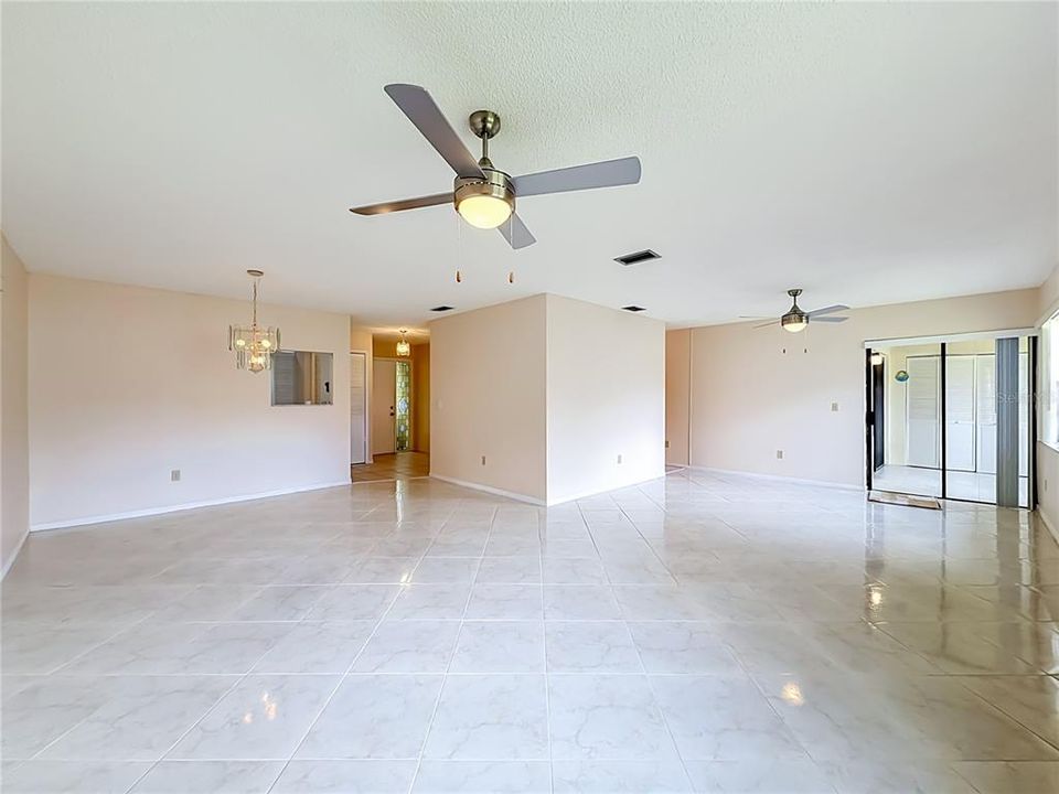 For Sale: $325,000 (2 beds, 2 baths, 1347 Square Feet)