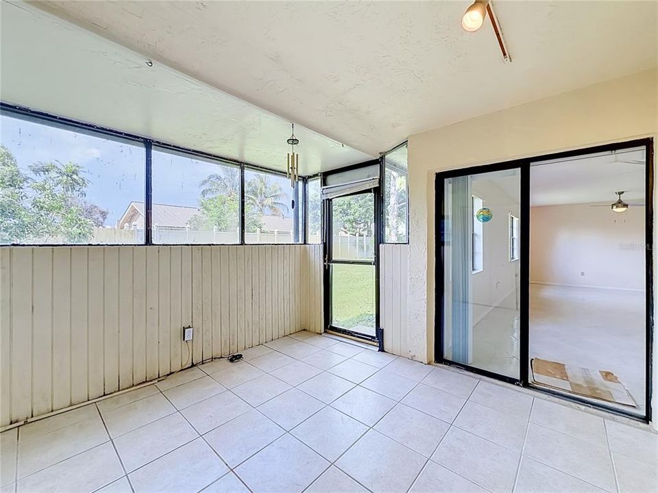 For Sale: $325,000 (2 beds, 2 baths, 1347 Square Feet)