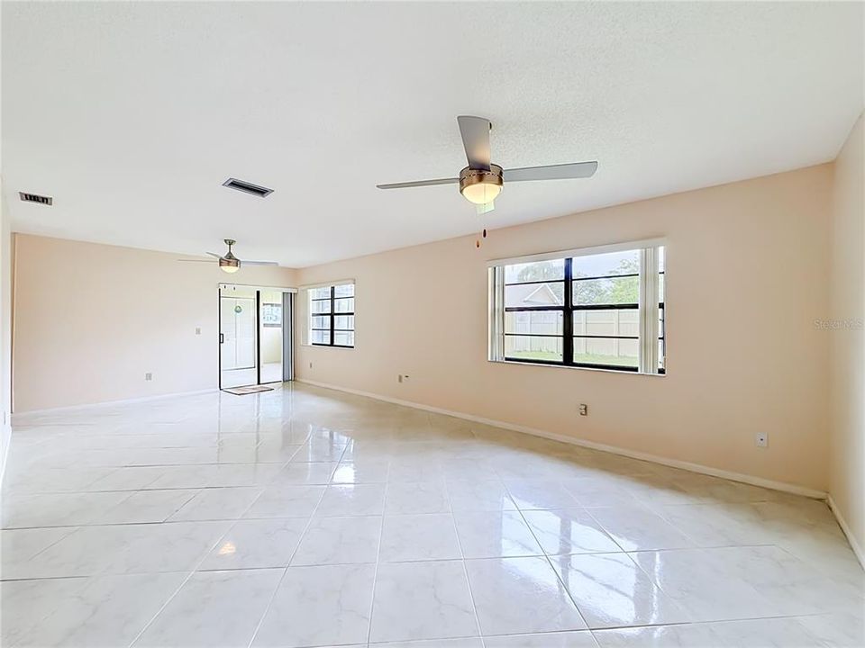 For Sale: $325,000 (2 beds, 2 baths, 1347 Square Feet)