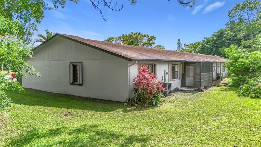For Sale: $325,000 (2 beds, 2 baths, 1347 Square Feet)