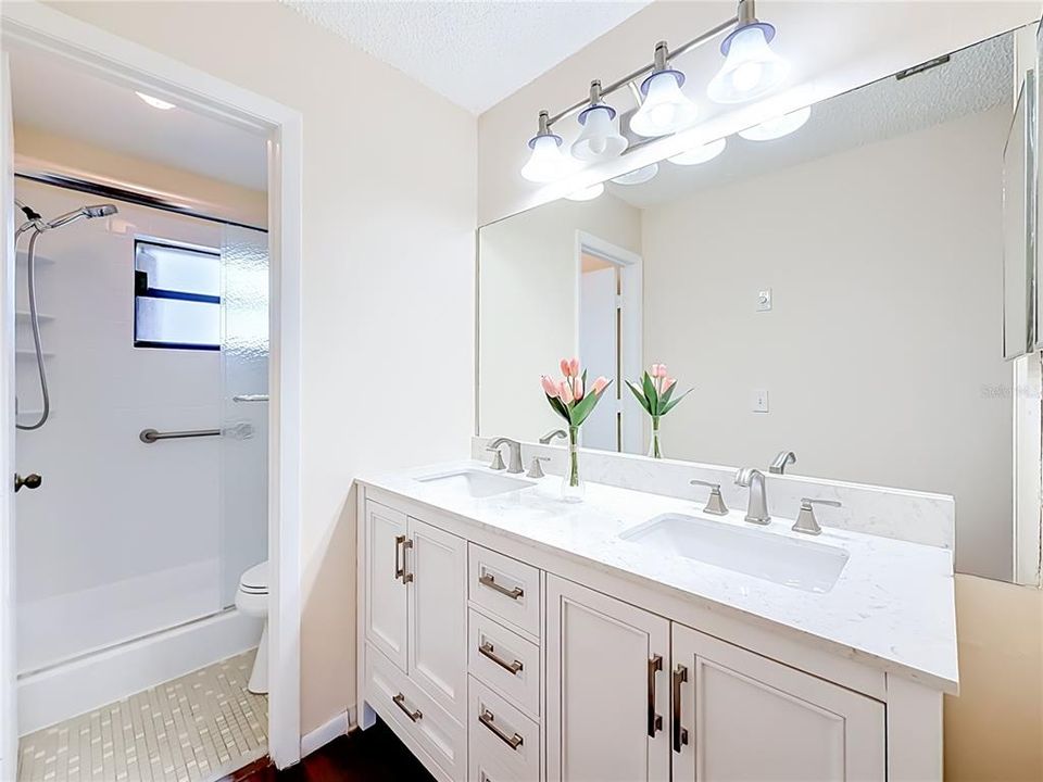 For Sale: $325,000 (2 beds, 2 baths, 1347 Square Feet)