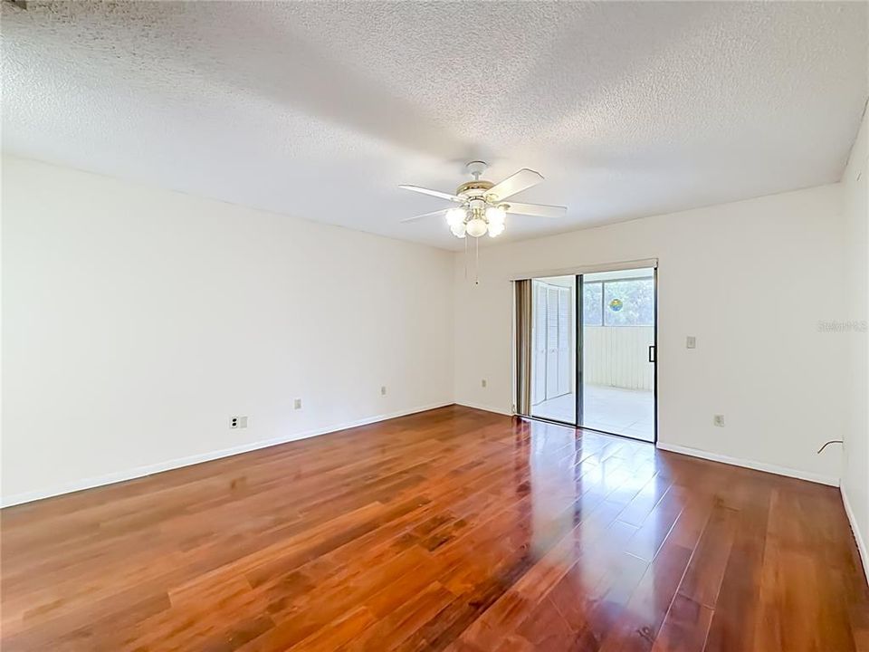 For Sale: $325,000 (2 beds, 2 baths, 1347 Square Feet)