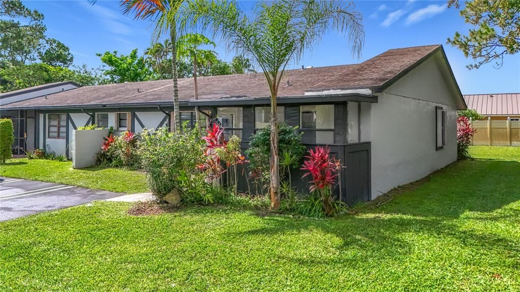 For Sale: $325,000 (2 beds, 2 baths, 1347 Square Feet)