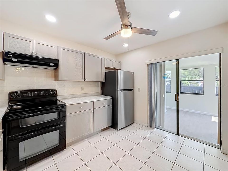 For Sale: $325,000 (2 beds, 2 baths, 1347 Square Feet)