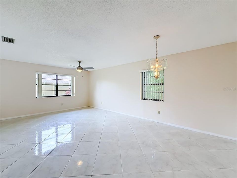 For Sale: $325,000 (2 beds, 2 baths, 1347 Square Feet)