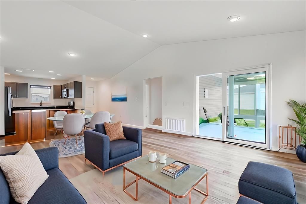 For Sale: $325,000 (2 beds, 2 baths, 1134 Square Feet)