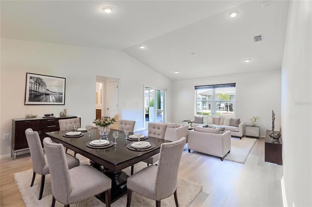 For Sale: $325,000 (2 beds, 2 baths, 1134 Square Feet)