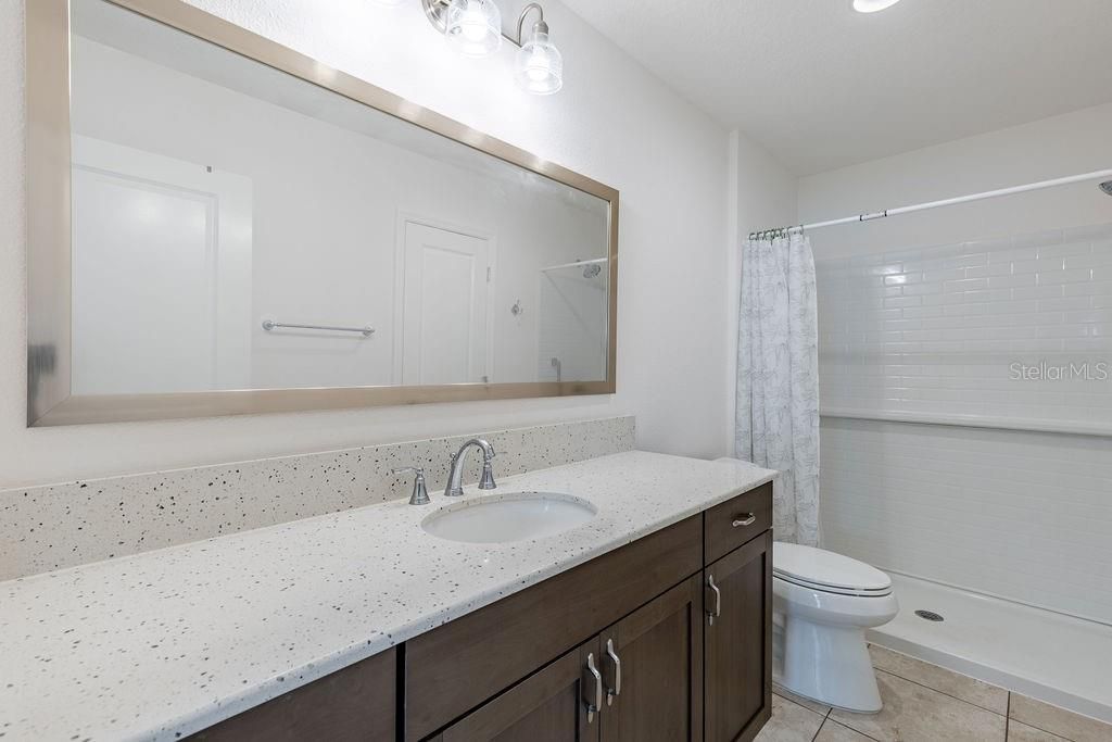 For Sale: $325,000 (2 beds, 2 baths, 1134 Square Feet)