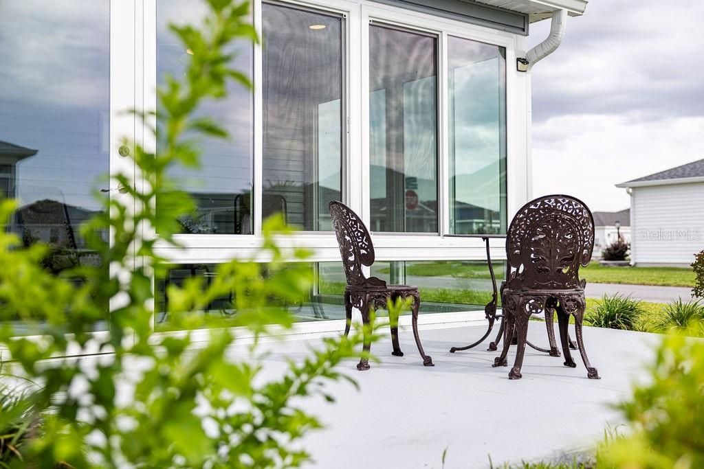 For Sale: $325,000 (2 beds, 2 baths, 1134 Square Feet)