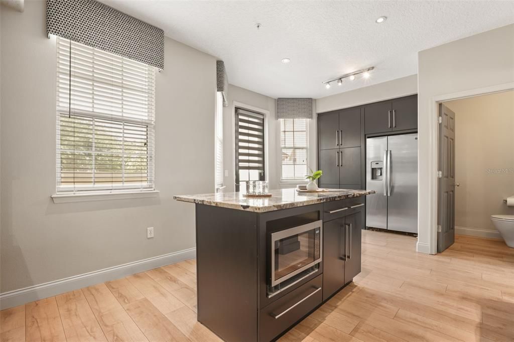 For Sale: $715,000 (3 beds, 3 baths, 1887 Square Feet)
