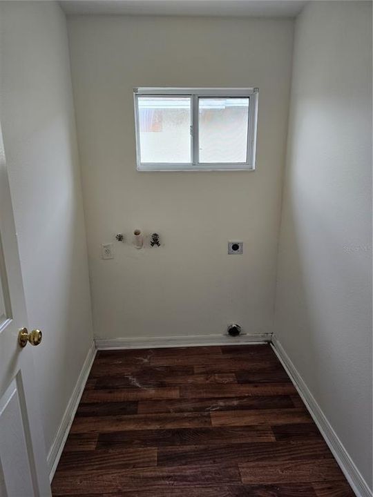В аренду: $1,895 (3 спален, 2 ванн, 1355 Квадратных фут)