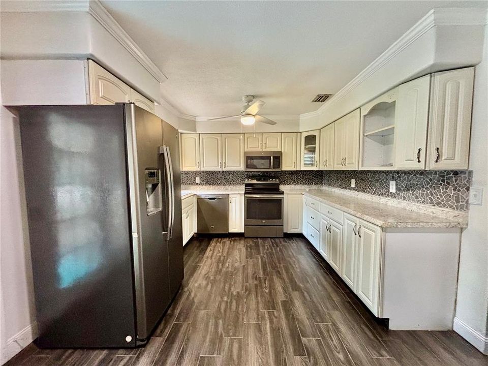 En Venta: $231,900 (3 camas, 2 baños, 1332 Pies cuadrados)