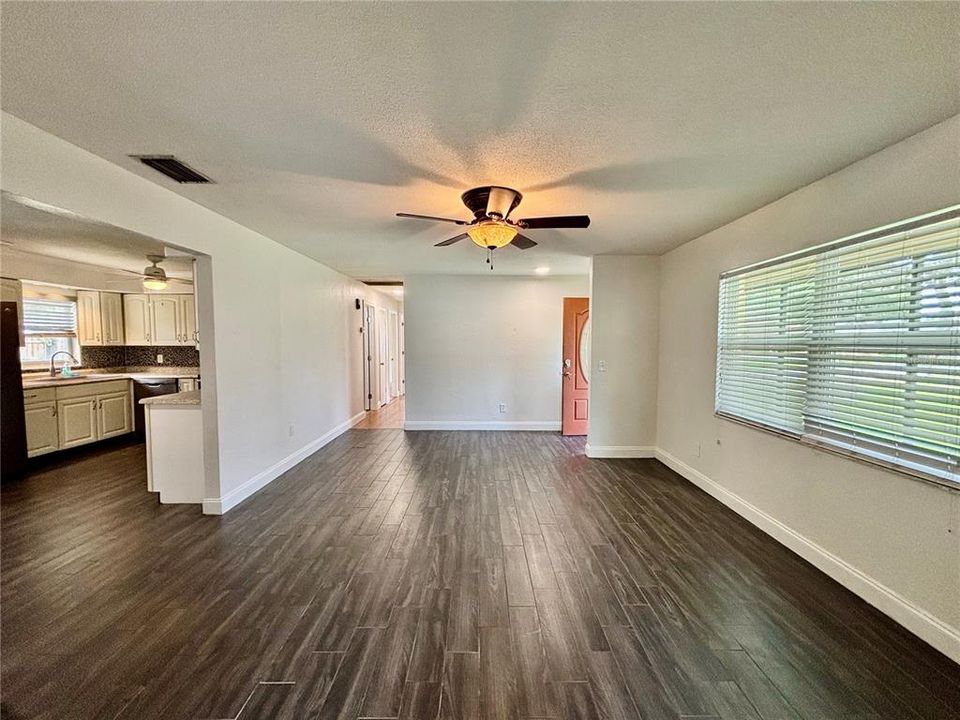 En Venta: $231,900 (3 camas, 2 baños, 1332 Pies cuadrados)