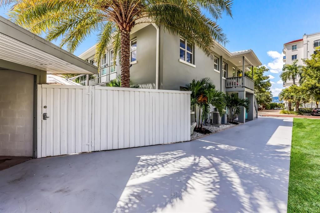 For Sale: $3,995,000 (4 beds, 0 baths, 2752 Square Feet)