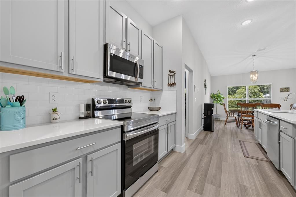 For Sale: $349,900 (3 beds, 2 baths, 1700 Square Feet)