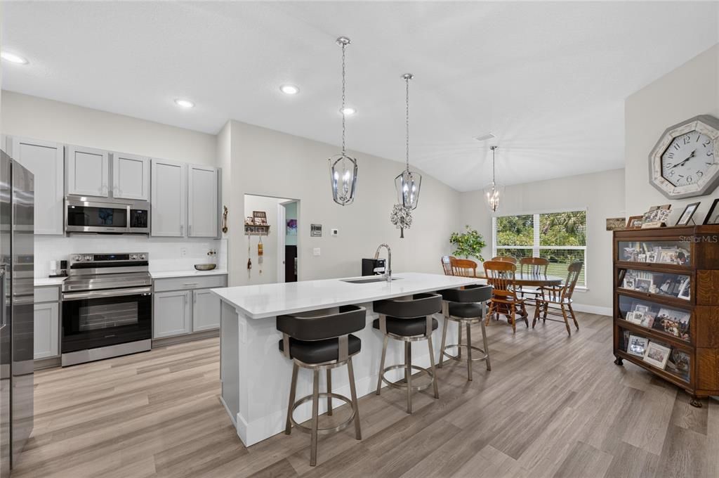 For Sale: $349,900 (3 beds, 2 baths, 1700 Square Feet)