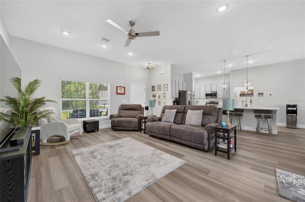 For Sale: $349,900 (3 beds, 2 baths, 1700 Square Feet)