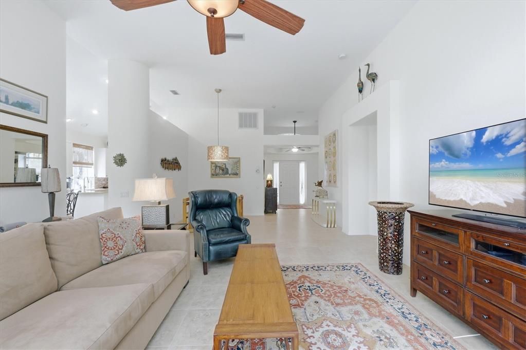 En Venta: $539,900 (2 camas, 2 baños, 1735 Pies cuadrados)