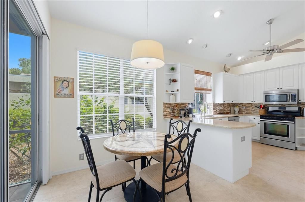 En Venta: $539,900 (2 camas, 2 baños, 1735 Pies cuadrados)