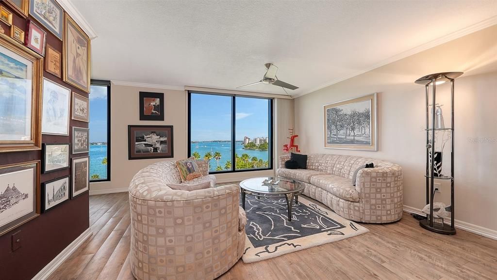 For Sale: $750,000 (2 beds, 2 baths, 1180 Square Feet)