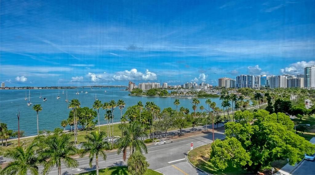 For Sale: $750,000 (2 beds, 2 baths, 1180 Square Feet)
