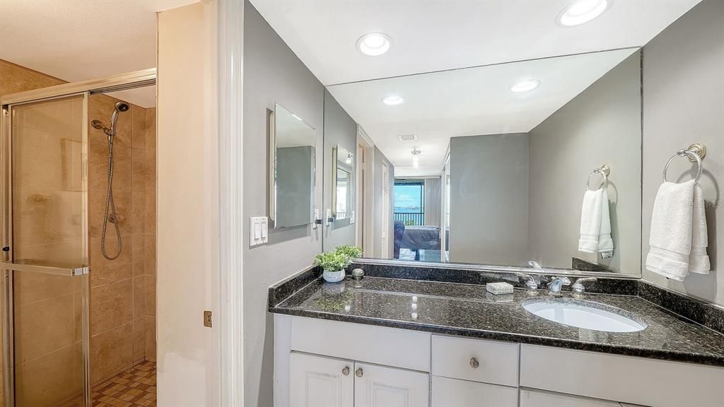 For Sale: $750,000 (2 beds, 2 baths, 1180 Square Feet)