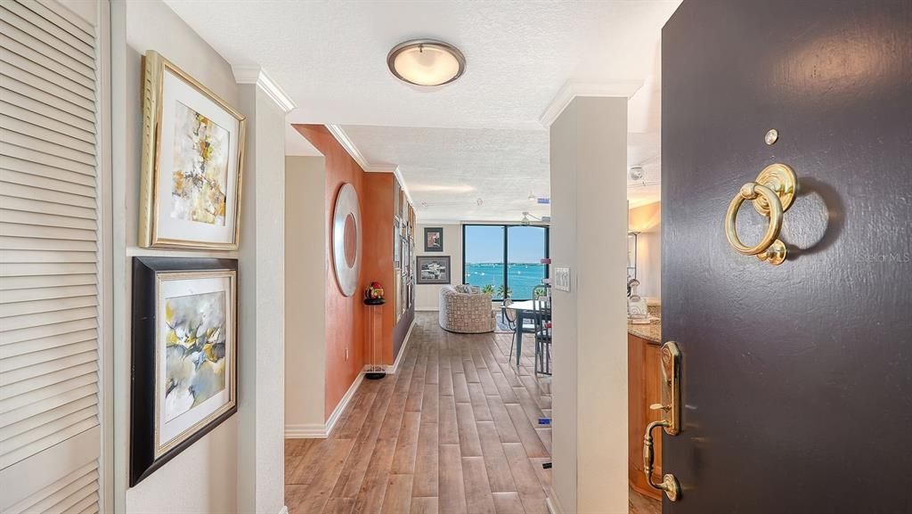 For Sale: $750,000 (2 beds, 2 baths, 1180 Square Feet)