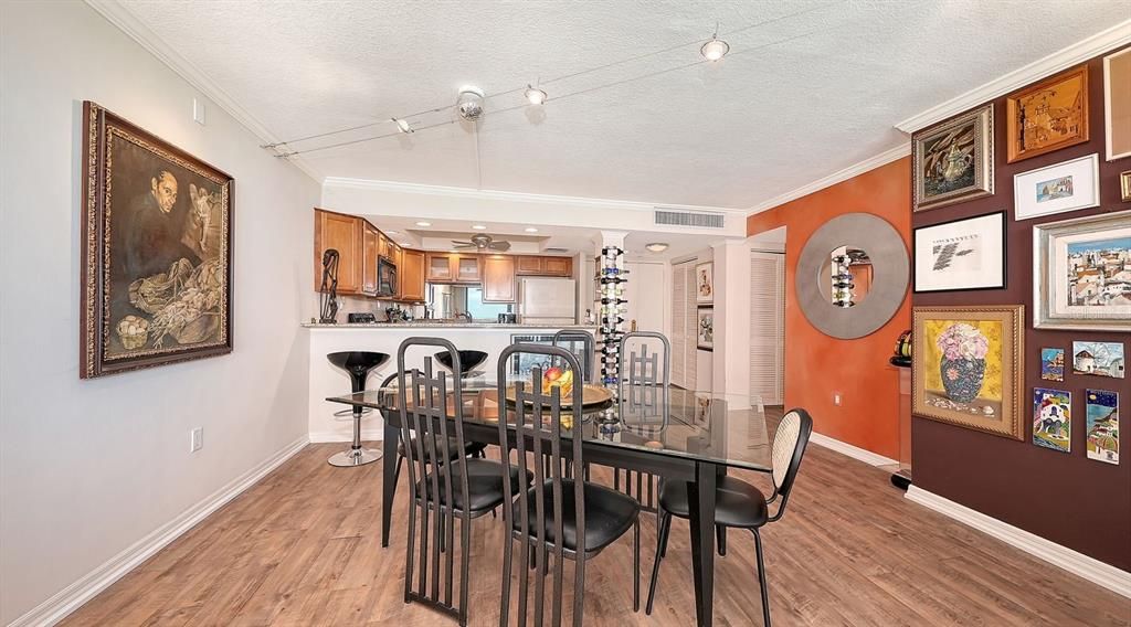 For Sale: $750,000 (2 beds, 2 baths, 1180 Square Feet)